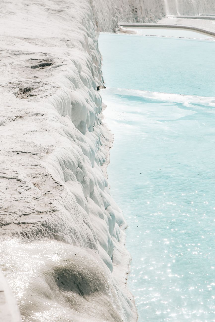 Pamukkale travertenleri ve sıcak su havuzları